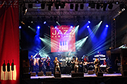 Earth Wind & Fire, Experience feat Al McKay - Saint-Emilion Jazz Festival