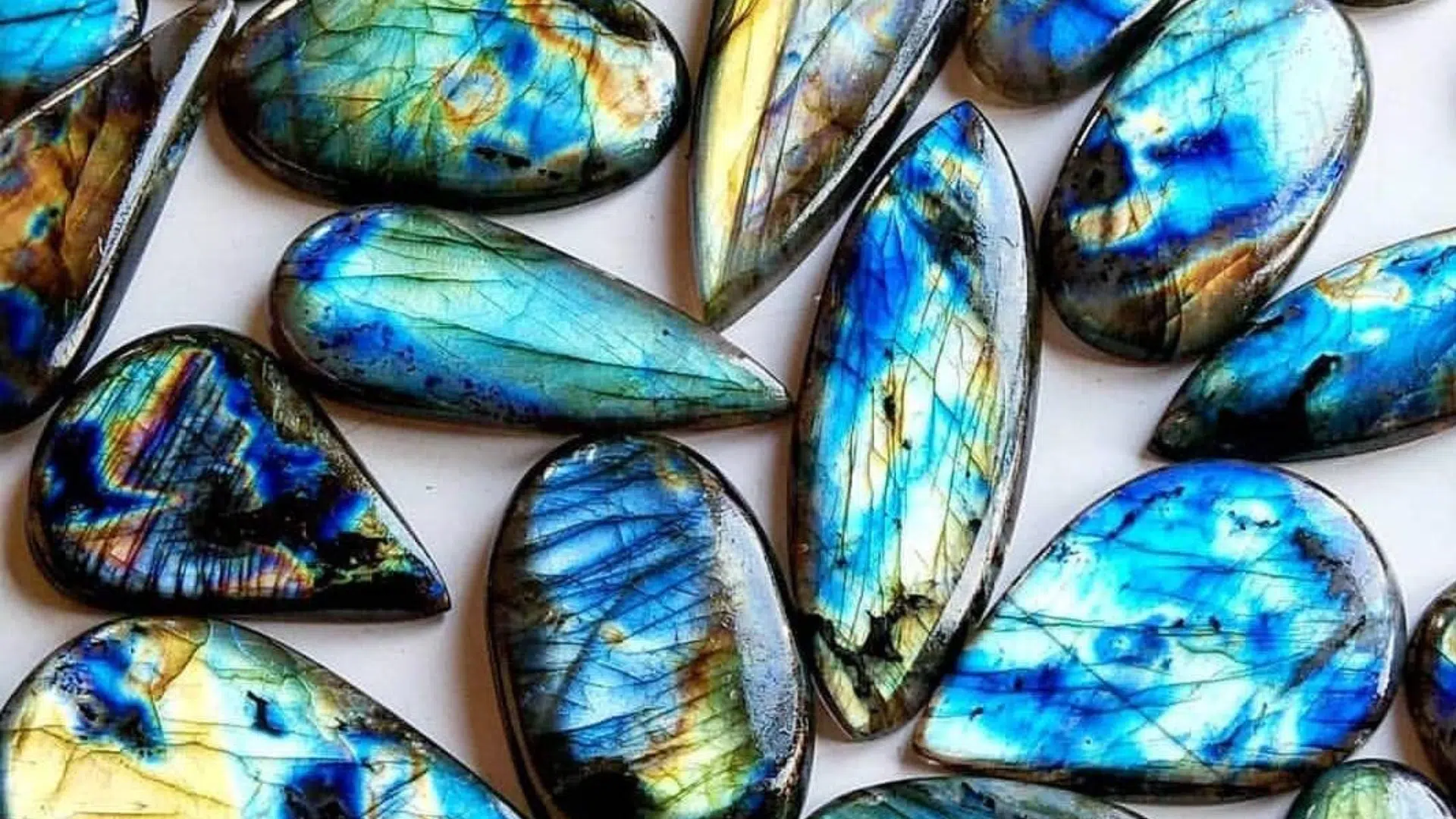 Labradorite_The_Stone_of_Transformation