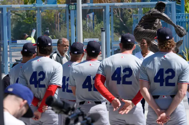 42: Jackie Robinson Breaking Barriers