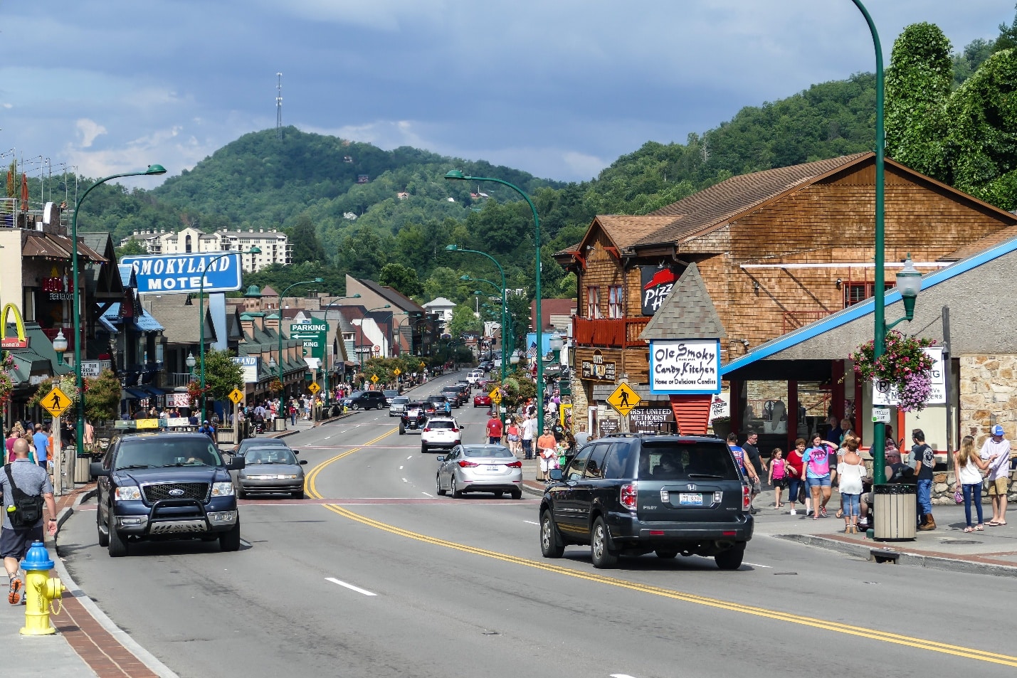 Why Gatlinburg Is the Perfect Mix of Rustic Charm and Tourist Fun