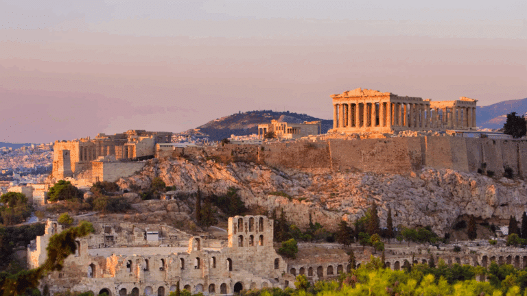 Understanding the Differences Between Roman vs Greek Architecture ...