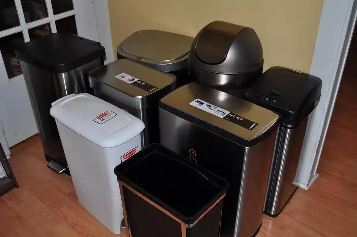 What Size Trash Can Is Right For Your Home & Kitchen? What Size Trash Can Is Right For Your Home & Kitchen?