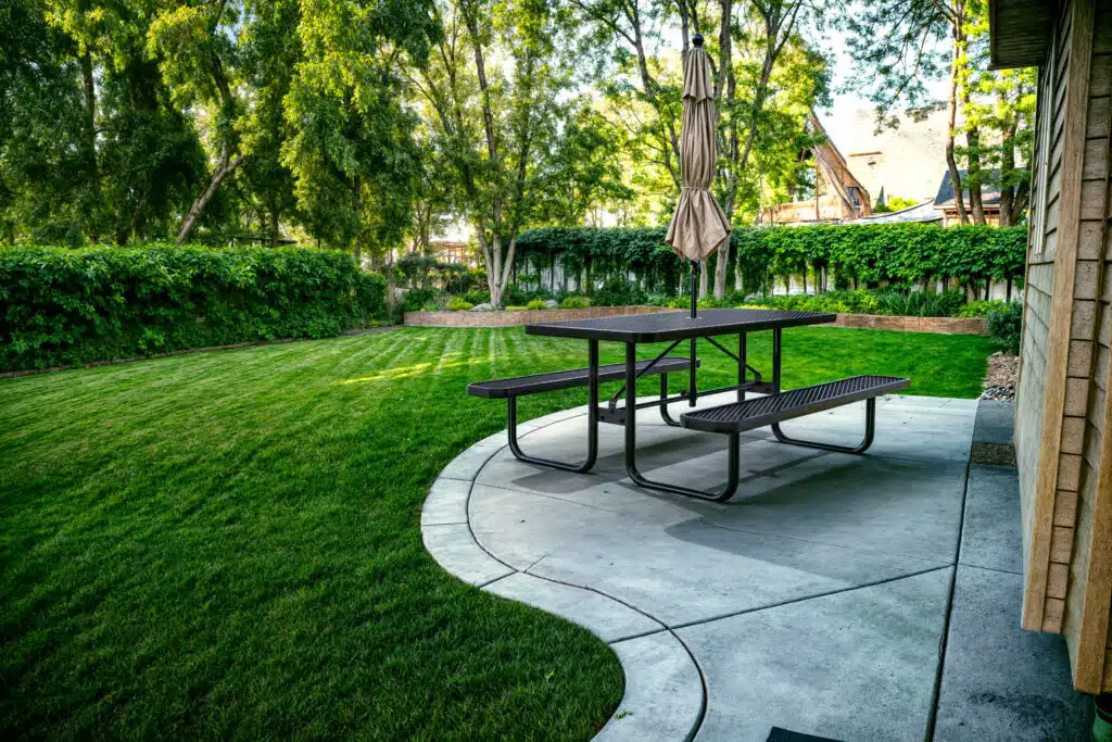 Expanded vs. Punched Metal Picnic Tables: Quick Guide to Choosing the Right One