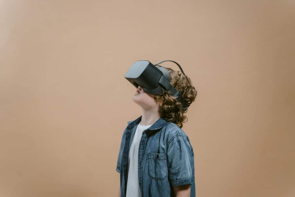 Comparing Traditional Science Labs to Virtual Labs: Pros and Cons