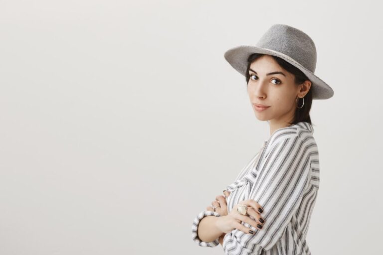 Essential Women’s Accessories for Travel and Everyday Wear