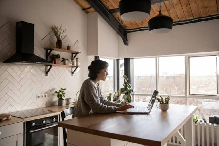 Building Bridges: How Virtual Classrooms Empower Ambitious Individuals