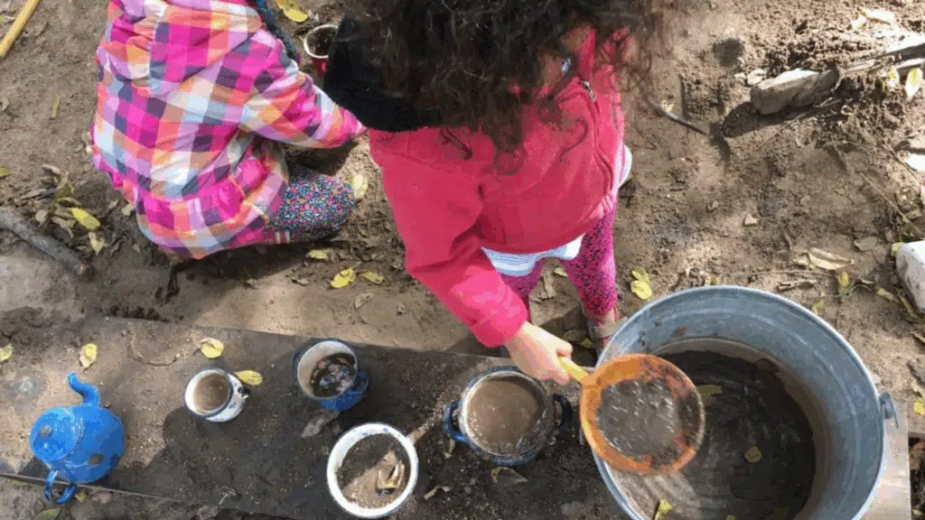 is it healthy to play in mud