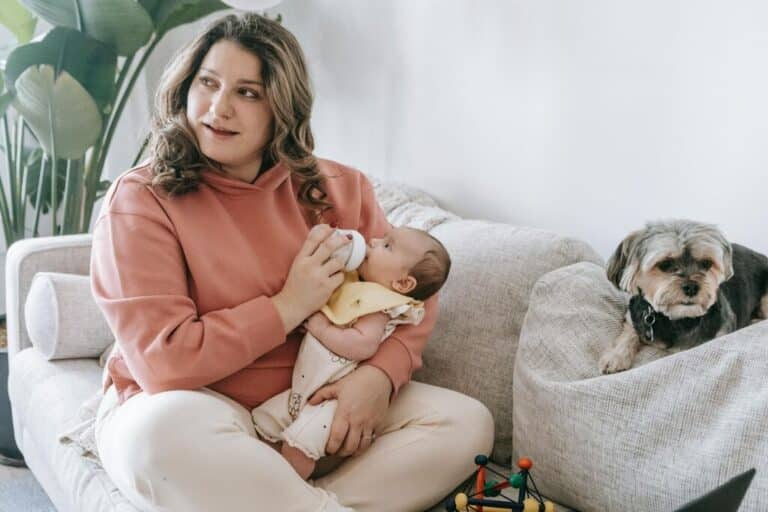 How Often Should a 6 Week Old Eat: Tips for Breastfed and Formula-Fed Babies