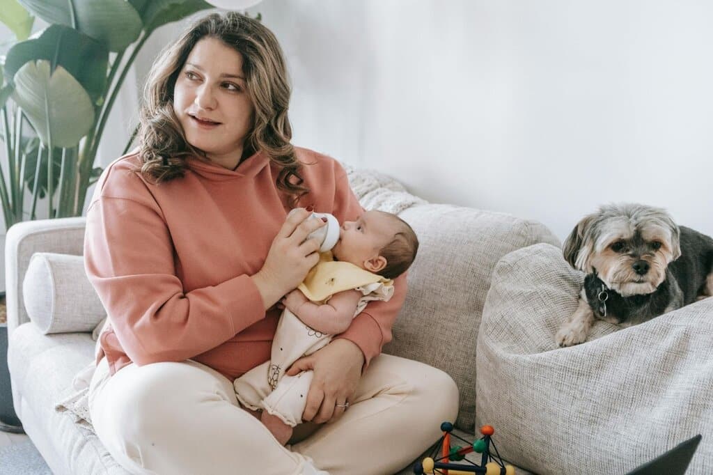 How Often Should a 6 Week Old Eat: Tips for Breastfed and Formula-Fed Babies