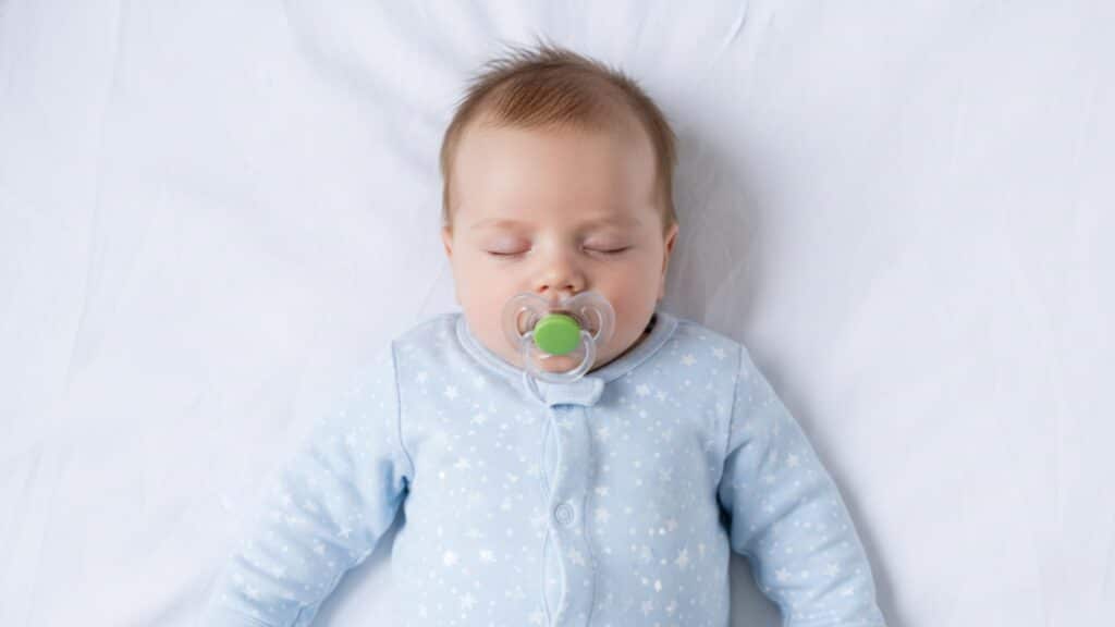 can babies sleep with a pacifier