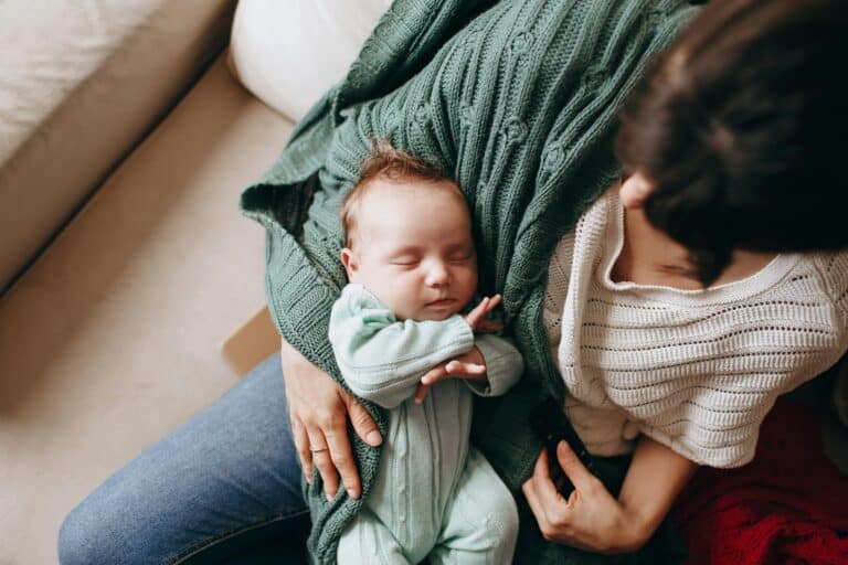 The Newborn Survival Guide: What to Do in Your Baby's First Two Weeks at Home